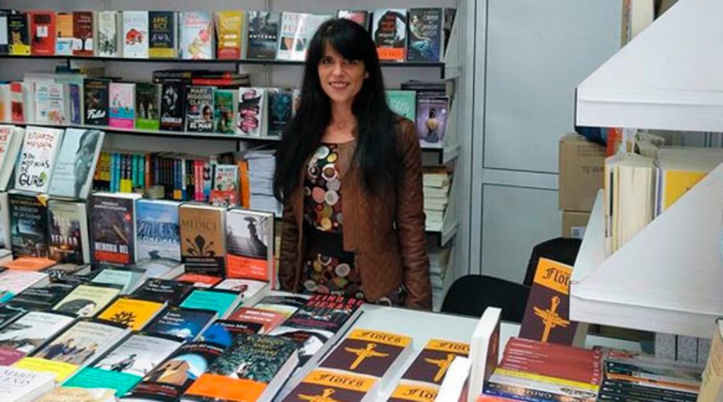 Firma de libros en la 77 Feria del Libro de Madrid